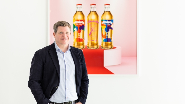 Markenschutz für ein Original: Almdudler-Flasche als 3D-Marke eingetragen - Claus Hofmann-Credner, Marketing Director bei der Almdudler-Limonade A. & S. Klein GmbH & Co KG - Quelle: Nicole Friederichs Fotografie